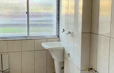 Imagem: O apartamento possui 2 Dormitórios, 1 Banheiro, 2 Vagas na