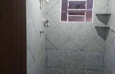 Imagem: A casa possui 2 Dormitórios, 1 Banheiro, 2 Vagas na garagem