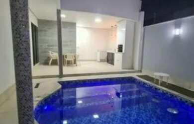 Imagem: A casa possui 3 Dormitórios, 3 Banheiros, 3 Vagas na garagem