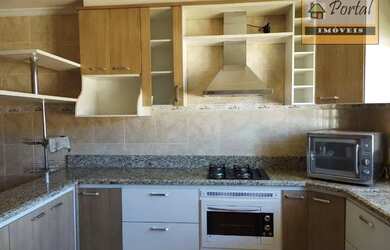 Imagem: A casa possui 5 Dormitórios, 3 Banheiros e 241m² de Área