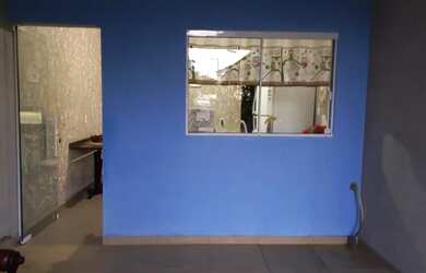 Imagem: A casa possui 1 Dormitório, 1 Banheiro, 1 Vaga na garagem