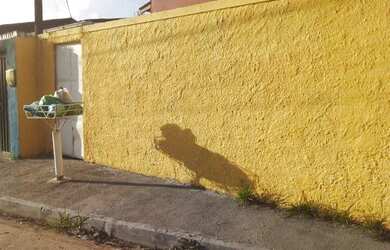 Imagem: A casa possui 2 Dormitórios, 2 Banheiros, 1 Vaga na garagem