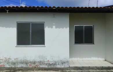 Imagem: A casa possui 3 Dormitórios, 2 Banheiros, 2 Vagas na garagem