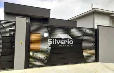 Imagem: A casa possui 3 Dormitórios, 1 Banheiro, 2 Vagas na garagem