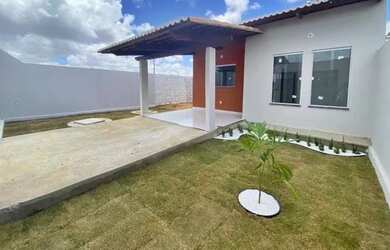 Imagem: A casa possui 2 Dormitórios, 2 Banheiros, 2 Vagas na garagem