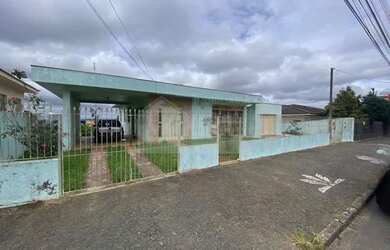 Imagem: A casa possui 5 Dormitórios, 2 Banheiros, 1 Vaga na garagem