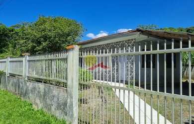 Imagem: A casa possui 2 Dormitórios, 1 Banheiro, 1 Vaga na garagem