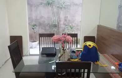 Imagem: A casa possui 3 Dormitórios, 2 Banheiros, 2 Vagas na garagem