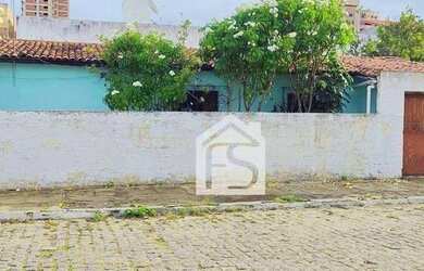 Imagem: A casa possui 3 Dormitórios, 1 Banheiro, 3 Vagas na garagem