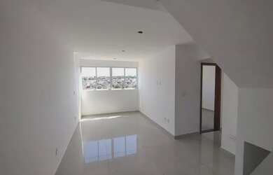 Imagem: A casa possui 2 Dormitórios, 2 Banheiros, 2 Vagas na garagem