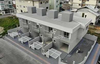 Imagem: A casa possui 2 Dormitórios, 3 Banheiros, 1 Vaga na garagem