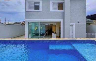 Imagem: A casa em condomínio possui 3 Dormitórios, 4 Banheiros, 2