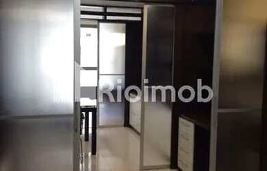 Imagem: O depósito possui 1 Vaga na garagem, 36m² de Área e está