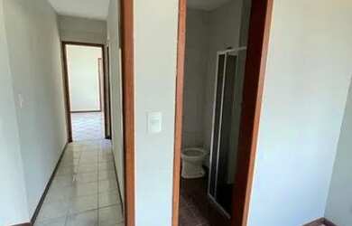 Imagem: O apartamento possui 3 Dormitórios, 1 Banheiro, 1 Vaga na garagem