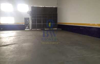 Imagem: O depósito possui 3 Vagas na garagem, 365m² de Área e está