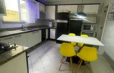 Imagem 10: Casa de condomínio para venda tem 216 metros quadrados com 4 quartos