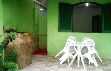 Imagem 4: Feriados Cabo Frio Praia do Pero. Casa na rua atrás da Praia do Pero