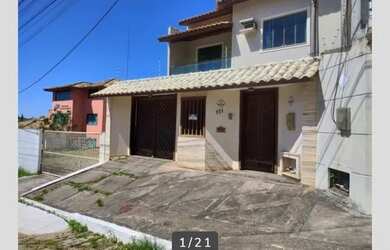 Imagem: A casa possui 4 Dormitórios, 3 Banheiros, 2 Vagas na garagem