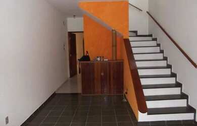 Imagem: A casa possui 2 Dormitórios, 1 Banheiro, 1 Vaga na garagem