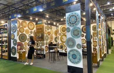 Imagem: VENDO ESTAND PARA EXPOSIÇÃO DE QUADROS E MÓVEIS IDEAL PARA