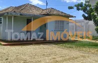 Imagem: A casa possui 3 Dormitórios, 3 Banheiros, 1 Vaga na garagem