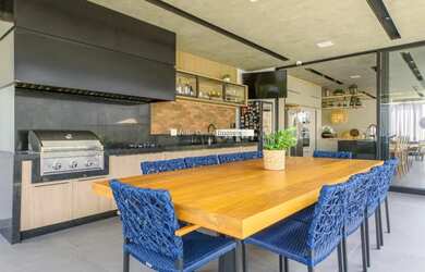 Imagem: A casa em condomínio possui 3 Dormitórios, 5 Banheiros, 4