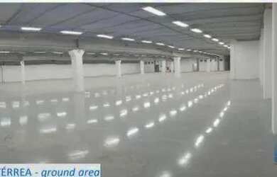 Imagem: O depósito possui 5 Vagas na garagem, 2387m² de Área e está