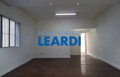 Imagem: A casa possui 5 Dormitórios, 5 Banheiros, 2 Vagas na garagem