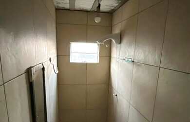 Imagem: A casa possui 2 Dormitórios, 1 Banheiro, 220m² de Área e