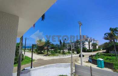 Imagem: A casa possui 2 Dormitórios, 3 Banheiros, 2 Vagas na garagem