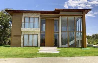 Imagem: A casa em condomínio possui 5 Dormitórios, 5 Banheiros, 4