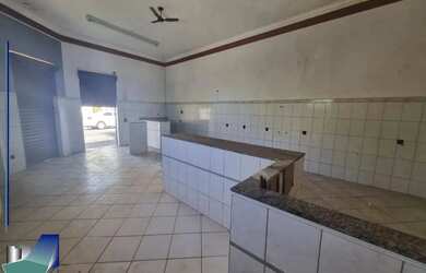 Imagem: O depósito possui 2 Vagas na garagem, 114m² de Área e está