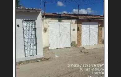 Imagem: A casa possui 2 Dormitórios, 1 Banheiro, 2 Vagas na garagem