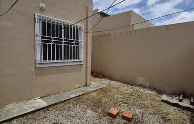 Imagem: A casa possui 2 Dormitórios, 2 Banheiros, 1 Vaga na garagem