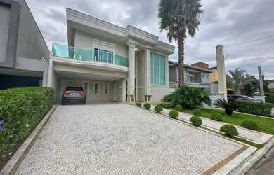 Imagem: A casa em condomínio possui 4 Dormitórios, 5 Banheiros, 4