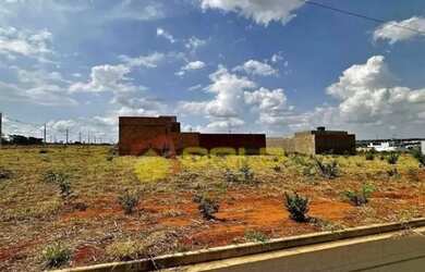 Imagem: O terreno possui 279m² de Área, Imóvel mobiliado e está