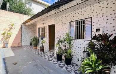 Imagem: A casa possui 2 Dormitórios, 2 Banheiros, 1 Vaga na garagem