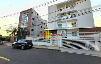 Imagem: O apartamento possui 3 Dormitórios, 1 Banheiro, 2 Vagas na