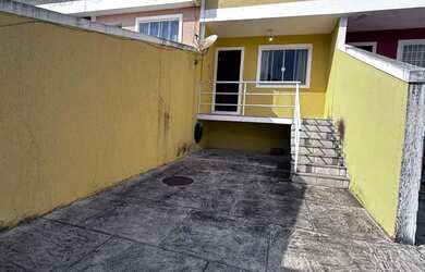 Imagem: A casa possui 2 Dormitórios, 2 Banheiros, 2 Vagas na garagem