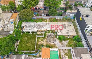 Imagem: O terreno possui 2.354m² de Área e está localizado em Santa