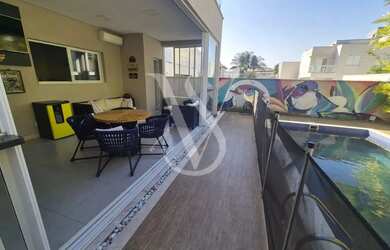 Imagem: A casa possui 4 Dormitórios, 5 Banheiros, 4 Vagas na garagem