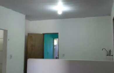 Imagem: A casa possui 2 Dormitórios, 2 Banheiros, 1 Vaga na garagem