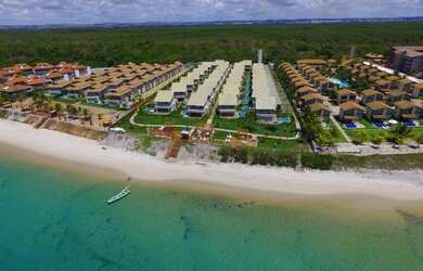 Imagem: A casa possui 5 Dormitórios, Acomodam 10 pessoas, 2 Vagas na