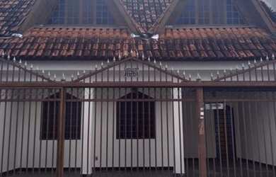 Imagem: A casa possui 3 Dormitórios, 2 Banheiros e está localizado