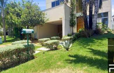 Imagem: A casa em condomínio possui 5 Dormitórios, 5 Banheiros, 420m²