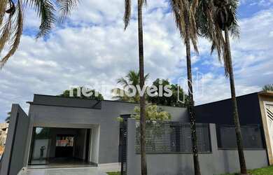 Imagem: A casa em condomínio possui 3 Dormitórios, 2 Banheiros, 4