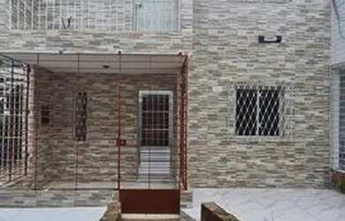 Imagem: A casa possui 4 Dormitórios, 2 Banheiros, 105m² de Área e