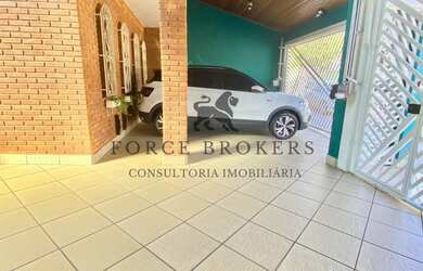 Imagem: A casa possui 3 Dormitórios, 3 Banheiros, 4 Vagas na garagem