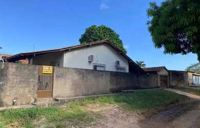 Imagem: A casa possui 2 Dormitórios, 1 Banheiro, 2 Vagas na garagem