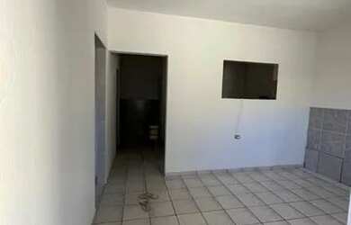 Imagem: A casa possui 2 Dormitórios, 1 Banheiro, 643m² de Área e